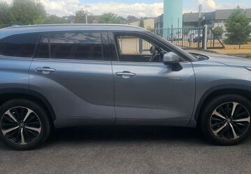 Toyota Highlander 100.600 km 44.900 &euro; Düsseldorf 40548
