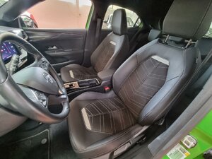 Opel Mokka-e e Ultimate Winterp. Navi Pro Dach schw. Un 14.071 km 22.690 &euro; HAAN 42781
